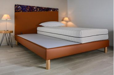 Sommier à lattes en ambiance - simili cuir écureuil Sommier à lattes en ambiance - simili cuir écureuil