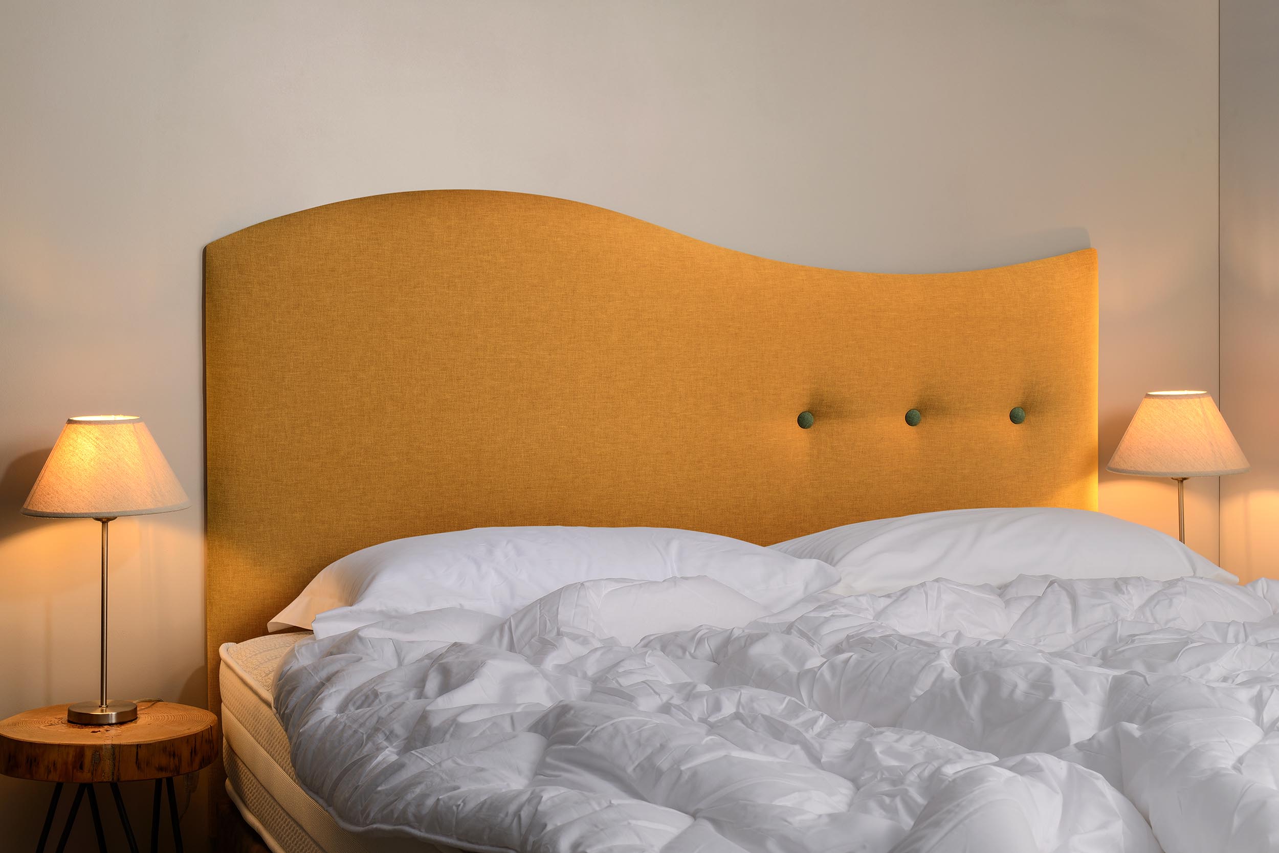 Tete de lit capitonnée doucine jaune
